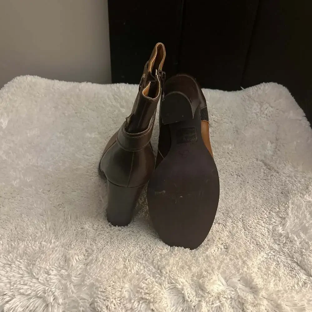 Aldo Bergson Two-Tone Brown Leather Block Heel Ankle Bootie - Picture 4 of 4